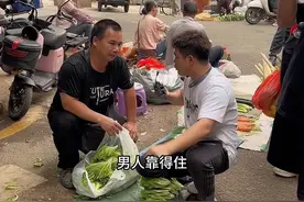 你不去市场买菜，你真不知道市场叔叔阿姨说话是这么搞笑的，笑死我了，哈哈！#搞笑视频 #传递正能量 #看一遍笑一遍视频封面