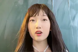 新系列，城里转来一个漂亮的转学生，也太好看了#一人分饰多角 #剧情演绎视频封面