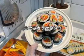 周末带孩子来露营了，做了寿司可爱吃了～和小朋友一起分享视频封面