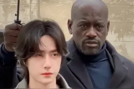少爷#王一博巴黎时装周视频封面