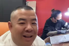 震惊！精神小伙的经济来源竟是…#精神小伙 #精神小妹 #采访现场 #精神小伙和精神小妹 #原创视频