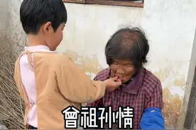 奶奶走了，翻开相册，之前记录了很多视频。嘻嘻也很懂事了，虽然她不知道失去亲人的感受，但也能感受到难过了！#奶奶 #记录真实生活 #农村生活 #乡村生活 #新农人计划2024视频封面
