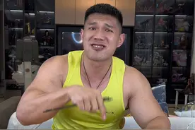 老公最近很辛苦，犒劳他一下做个六虾面。做法也分享给大家，很简单就是需要很多耐心！情侣和夫妻之间就应该你疼疼我，我疼疼你，互相依靠！#六虾面 #美食 #美食制作 #深夜食堂 #爱情视频封面