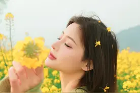 指尖生花教程来啦 #春天当然要拍指尖生花了 #春天当然要拍油菜花 #一键坠入春日油菜花田 #一起去春游 #春天和花花拍照姿势不重样视频封面