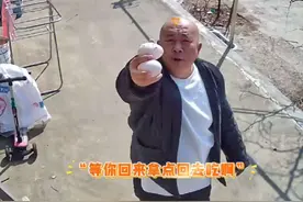 女儿给家里安了监控后，可爱老爸没事就喊两句，网友：你回不回，不回我回去了（剪辑：韩晓楠）#摄像头下的一幕 #父女日常 #爸爸和女儿的快乐时光 #回家路上风是暖的心是甜的视频封面