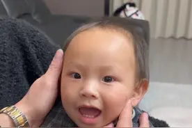 我小儿子1岁1个月已经长了10颗牙齿咯！也学会走路了，时间过得真快呀#人类幼崽  #被你萌化了 #记录生活视频封面