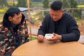 何桂芳吃的又是谁的碗？ #守村人视频封面
