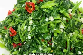 家里有这样的萝卜苗，千万不要扔，就这样素炒，真的非常好吃#农村美食 #萝卜苗的做法视频封面