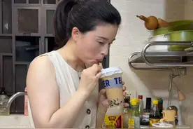 儿子很喜欢喝奶茶，今天自己在家做珍珠奶茶，做法简单还好喝，这个假期在家实现奶茶自由。#记录生活#自制奶茶视频封面