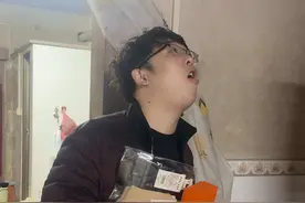 女婿半夜回娘家被丈母娘当成老贼😂视频封面