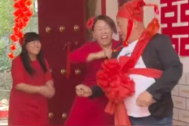 喜婆婆闺蜜团嗨翻全场，这才是农村结婚该有的样子，氛围感满满。刷到的亲们都进来沾沾喜气#今天是个好日子 #家有喜事 #看一遍笑一遍 #看搞笑视频封面