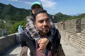 我中国女友跟我说今天要是能把她背上长城，德赛节回尼泊尔跟我领结婚证，期待德赛节月亮兑现她的承诺。#尼泊尔 #老外在中国 #跨国婚姻 #灵美人海参面膜 #悦每白海参牙膏视频封面