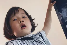 托尼老爸给亲闺女剪发搞笑视频🤣 #同城发现 #托尼老师 #剪发最乖的宝宝视频封面