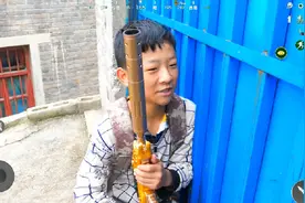 吃鸡真人版:看穿搭就知道是小胖子#和平精英 #地铁逃生视频封面