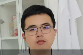 白癜风传染吗？白癜风是什么原因引起的？#白癜风 #白癜风病因 #白癜风是什么原因引起的 #白癜风科普 #白癜风传染吗 @抖音健康 @抖音医疗健康小助手 @抖音视频封面
