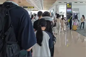 你们要的两米身高路人视角，来了 #身高2米 #两米视角 #路人视角 #vlog日常视频封面