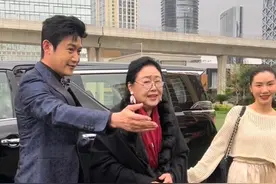 #74岁斯琴高娃称身体不太好要拄拐 冷知识:斯琴高娃与刘晓庆均出生于1950年#74岁刘晓庆每天坚持跑步洗冷水澡 #斯琴高娃 #刘晓庆 #一路繁花视频封面
