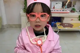 小朋友都喜欢玩的仿真#医生过家家玩具 品质好 工具齐全，还能让孩子体验#角色扮演 的快乐！#送给孩子好玩的礼物视频封面