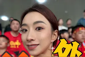 该！中日对决冲场球迷被处罚 冲场的人爽了，但到底帮了谁？希望大家一起营造好的看台文化！#国足 #国足世预赛 #国足vs日本 #球衣女孩视频封面