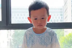 今天还想用这么长的袜子挠脚心 #挠脚心爆笑少儿 #挠脚心的搞笑场面 #原谅我不厚道的笑了 #挠脚心#挠脚心视频封面