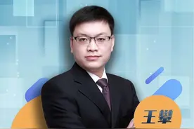 警方通报男子疑被交警喷辣椒水抬走，涉事人员已被停职！（澎湃新闻）#攀谈天下 #多方回应男子被喷辣椒水抬走视频封面