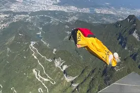 带你详细了解天门山翼装飞行训练全过程 #翼装飞行张树鹏 #翼装飞行家张树鹏 #带着影石去飞 #穿着xbionic去飞 #张树鹏破翼装飞行世界纪录视频封面