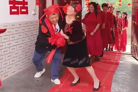 喜婆婆闺蜜团太会玩了#喜婆婆喜公公太开心了 #喜结良缘 #新婚现场 #欢聚一堂 #现场实拍视频封面