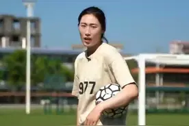 #足球⚽️ #女足 #唯有足球不可辜负 #一起踢球吧 Yes ！ Perfect 🤝百分百的配合默契度@张春晖视频封面