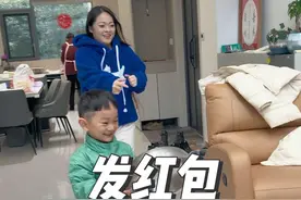 舅舅给登宝发红包，最后真是太搞笑了#日常vlog #记录真实生活 #过年压岁钱视频封面