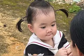 小姨和一一干仗，俩人出手可真快，谁不服输～#小孩姐 #小姨和外甥打架日常 #奶凶奶凶的 #气势不能输 #南宁一姐视频封面