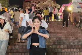 刷到了就是缘分，愿你我一路花开#桃花运广场舞 #舞台无处不在 #一学就会系列 #简单易学