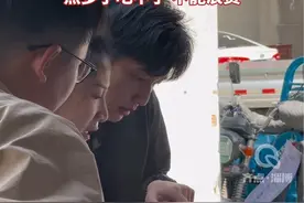 游客来淄博吃烧烤点太多，老板娘主动给顾客退单！“点多了吃不了 不能浪费”#意不意外 #淄博商战 #在淄博感受人间烟火气视频封面