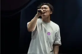 陈奕迅苏州首场｜打回原形 如何承受这好奇，你有没有爱我的准备#陈奕迅苏州演唱会 #打回原形 #陈奕迅fearanddreams视频封面