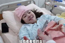 宝宝刚出生就住进保温箱，媳妇心急如焚，看到宝宝照片的那一刻，心都被萌化了！#刚出生的宝宝 #快点好起来视频封面