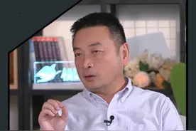  #梁建章说国家应承担大部分生育成本 一个母亲因为要生育要照顾孩子而无法从事社会工作，这部分的生活成本要如何解决？梁建章说关键是社会和国家的给予。#大有学问视频封面