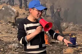 导演对不起实在没忍住，听话以后拍戏要多用我们大学生 导演你还好吗！#大学生 #大学生哪有不疯的 #大学生群演 #导演阿坤 #导演阿坤直播 @李小昕视频封面