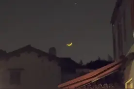 1月3日至4日，金星将与蛾眉月在傍晚的西南方天空近距离相伴，形成金星伴月的天文现象。这场“星月童话”易于观察，无需专业设备，只需在适当的时机抬头仰望，便可领略到这一美丽的瞬间，该天象发生时，金星和月亮正好运行到同一经度上，两者之间的距离达到最近。#宇宙知识科普 #金星伴月视频封面