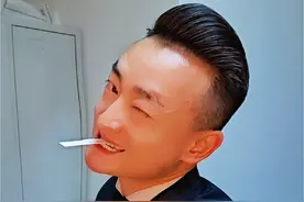 永劫无间VS无畏契约 不会有人记住第三名，除非你是涵笑九泉了，在《永劫无间》武神杯的总决赛上，因为季军“涵笑九泉了”身高195，无论从正面还是侧面，小伙的颜值已然到达顶峰，迷人的大眼，性感的嘴唇，无不彰显自信的气质，我去这是真的帅，无畏契约游戏玩家们纷纷表示要退瓦加入永劫无间啦！#永劫无间帅气季军 #被永劫无间季军帅到了 #永劫无间 #武神杯总决赛 #电竞帅哥大赏视频封面