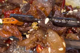 云南人不仅不吃预制菜还要吃澜沧江里的大头鱼煲汤 #云南美食 #预制菜 #云南特色美食 #云南炒菜 #年夜饭视频封面