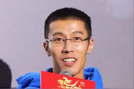 在电影《想飞的女孩》首映礼上，周游谈角色“吓”哭彭静老师的片场趣事。 #电影想飞的女孩#想飞的女孩#想飞的女孩北京首映礼#刘浩存#周游@DOU+小助手视频封面