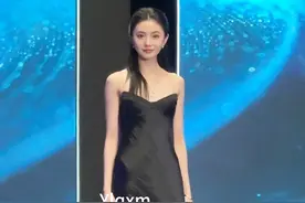 #刘浩存 黑色吊带长裙 这气质状态好美呀#抖音电影奇遇夜视频封面