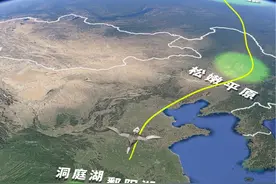 大雁的迁徙路线 大雁的老家在西伯利亚一带，每年秋冬季节，为了躲避寒冷的冬天，大雁会成群结队地向南迁飞，等到第二年春天，它们又会飞回西伯利亚产蛋繁殖。大雁的迁徙路线并非完全固定，会受到食物资源、气候条件、地形等多种因素的影响，而且不同种类的大雁，其具体的迁徙路线也会有所不同。东部路线：是从西伯利亚出发，途径我国东北松嫩平原、三江平原，越过黄河、长江流域，在洞庭湖、鄱阳湖等湖泊觅食停留，最终抵达福建、广东沿海，有的则远达东南亚等群岛，甚至到达澳大利亚等地。#大雁迁徙 #大雁 #大雁南飞 #候鸟迁徙视频封面