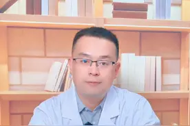 指甲上为什么有小月牙 #硬核健康科普行动 #专业健康科普送给咱爸妈视频封面