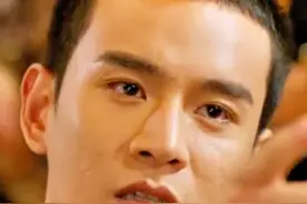 小伙帮朋友玩二十一点，结果一局竟然连续拿到八张老K！#因为一个片段看了整部剧 #抖音好剧场视频封面