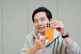 我们为什么要做一款镶钻的手机？背后的故事还是蛮有趣的~#跟着雷军聊数码