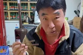 天又冷咧，吃上一盘热乎乎的饺子！该加衣服了，都赶紧把秋裤穿上… #天儿冷吃点啥 #干饭了 #贴秋膘 #大口吃肉 #饺子视频封面