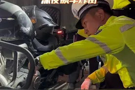 乌鲁木齐交警持续开展飙车炸街、非法改装打击行动#飙车炸街 #非法改装 #扰民视频封面