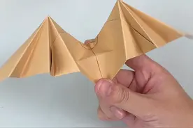 会煽动翅膀的折纸蝙蝠，好好玩！简单容易折，拿去逗逗小朋友吧#亲子手工 #手工diy #折纸视频封面