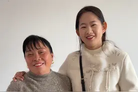 我婆婆55岁了，有时却像个小孩一样可爱，每天都能被她逗开心，也没什么心眼，这样的婆媳相处模式，一点都不累，这次出差带着婆婆大嫂子二姐，男人在家做饭带娃，我们尽自己的努力去帮助他们，希望身边的人都越来越好视频封面