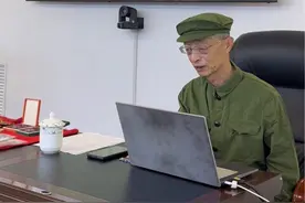 爷爷参观完我们的食堂以后他是这样说的：能吃饱就好呀……#消防员 #蓝朋友视频封面